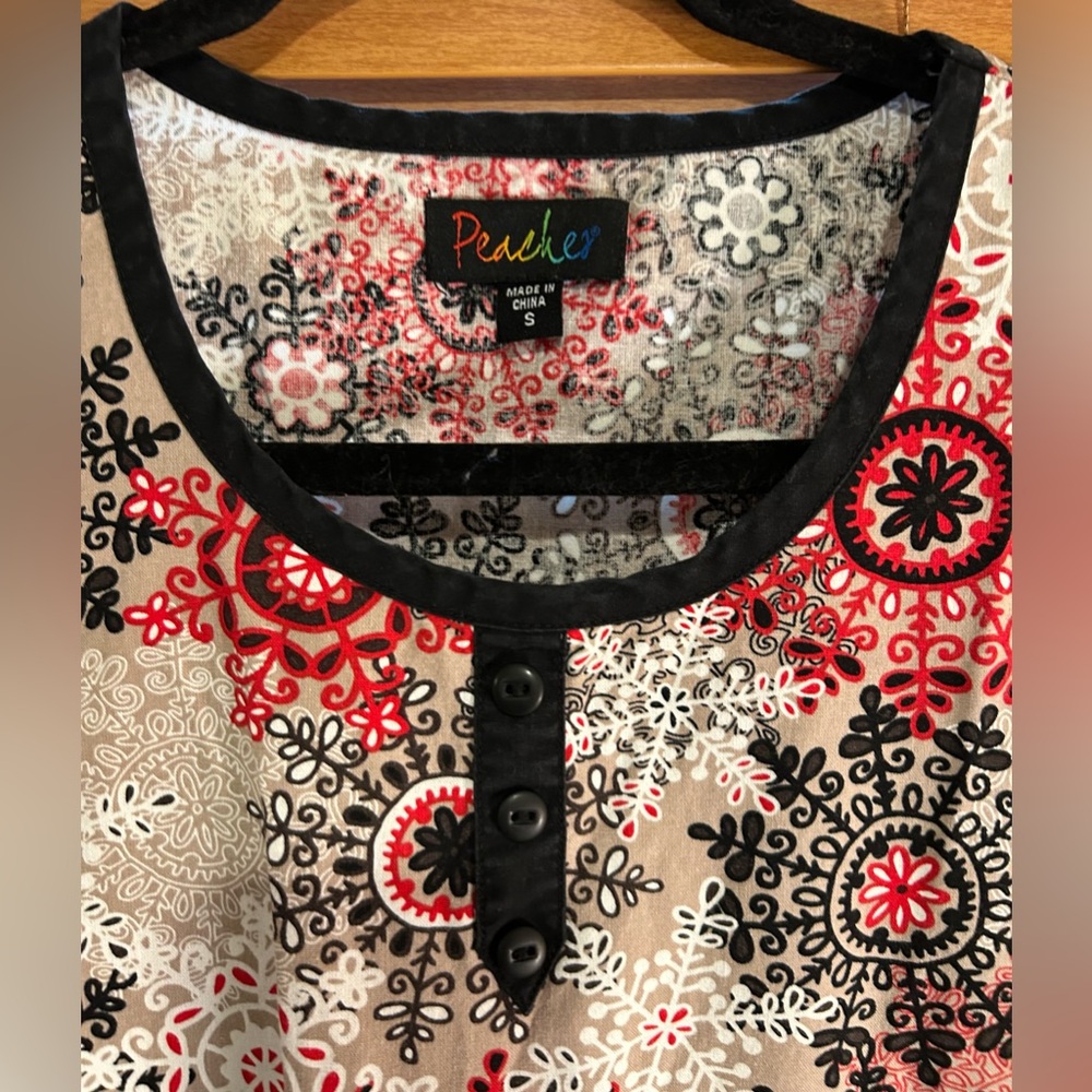 Peaches by Med Couture Scrub Top Size Small 100% cotton - Picture 2 of 6